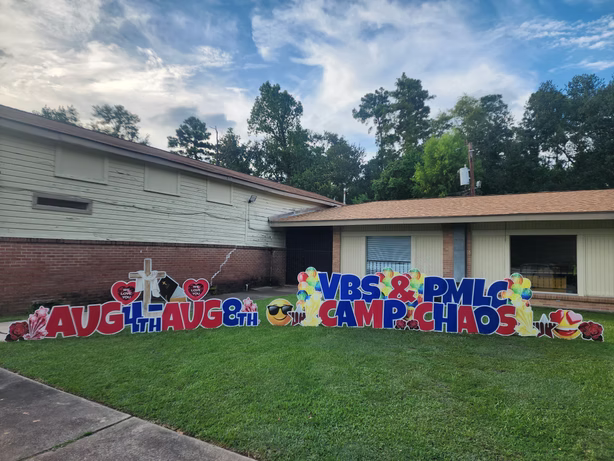 Custom yard sign rental in Houston TX with large colorful letters and lawn display